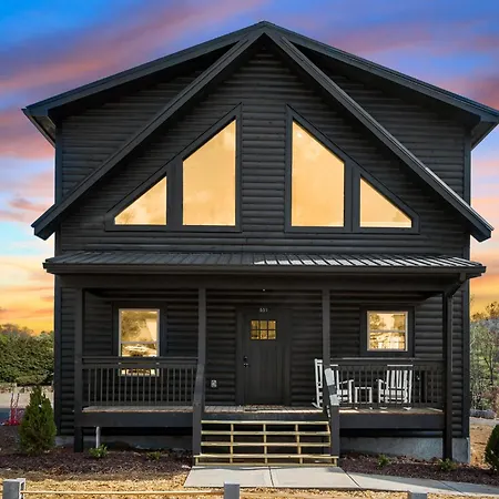 Smokiesboutiquecabins Would Love To Host You At Our New Cabin! 3 King Suites, Indoor Pool, Game Room, Lounge With 75