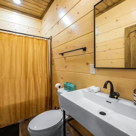 Smokiesboutiquecabins Would Love To Host You At Our New Cabin! 3 King Suites, Indoor Pool, Game Room, Lounge With 75