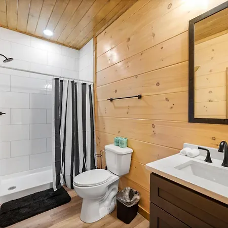 Smokiesboutiquecabins Would Love To Host You At Our New Cabin! 3 King Suites, Indoor Pool, Game Room, Lounge With 75