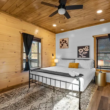 Smokiesboutiquecabins Would Love To Host You At Our New Cabin! 3 King Suites, Indoor Pool, Game Room, Lounge With 75