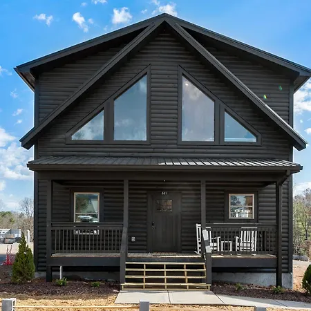 Smokiesboutiquecabins Would Love To Host You At Our New Cabin! 3 King Suites, Indoor Pool, Game Room, Lounge With 75