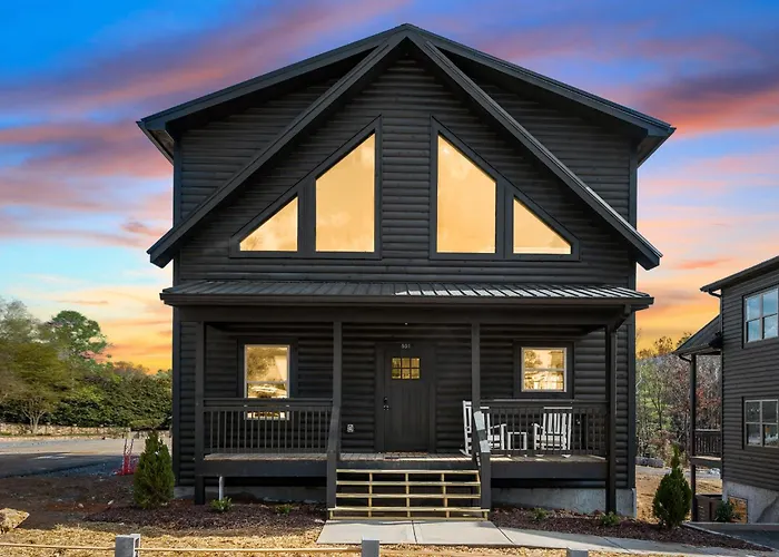 Smokiesboutiquecabins Would Love To Host You At Our New Cabin! 3 King Suites, Indoor Pool, Game Room, Lounge With 75\