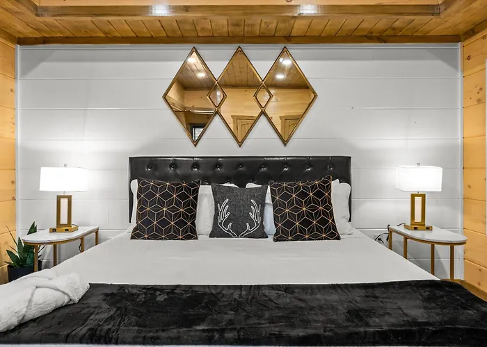 Smokiesboutiquecabins Would Love To Host You At Our New Cabin! 3 King Suites, Indoor Pool, Game Room, Lounge With 75\