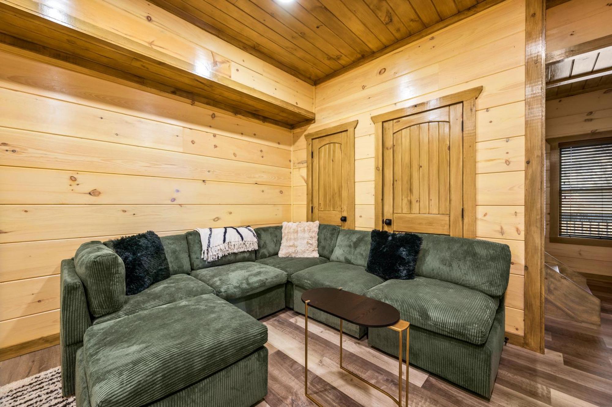 Smokiesboutiquecabins Would To Host At Our New Cabin! 3 King Suites, Indoor Pool, Game Room, Lounge With 75