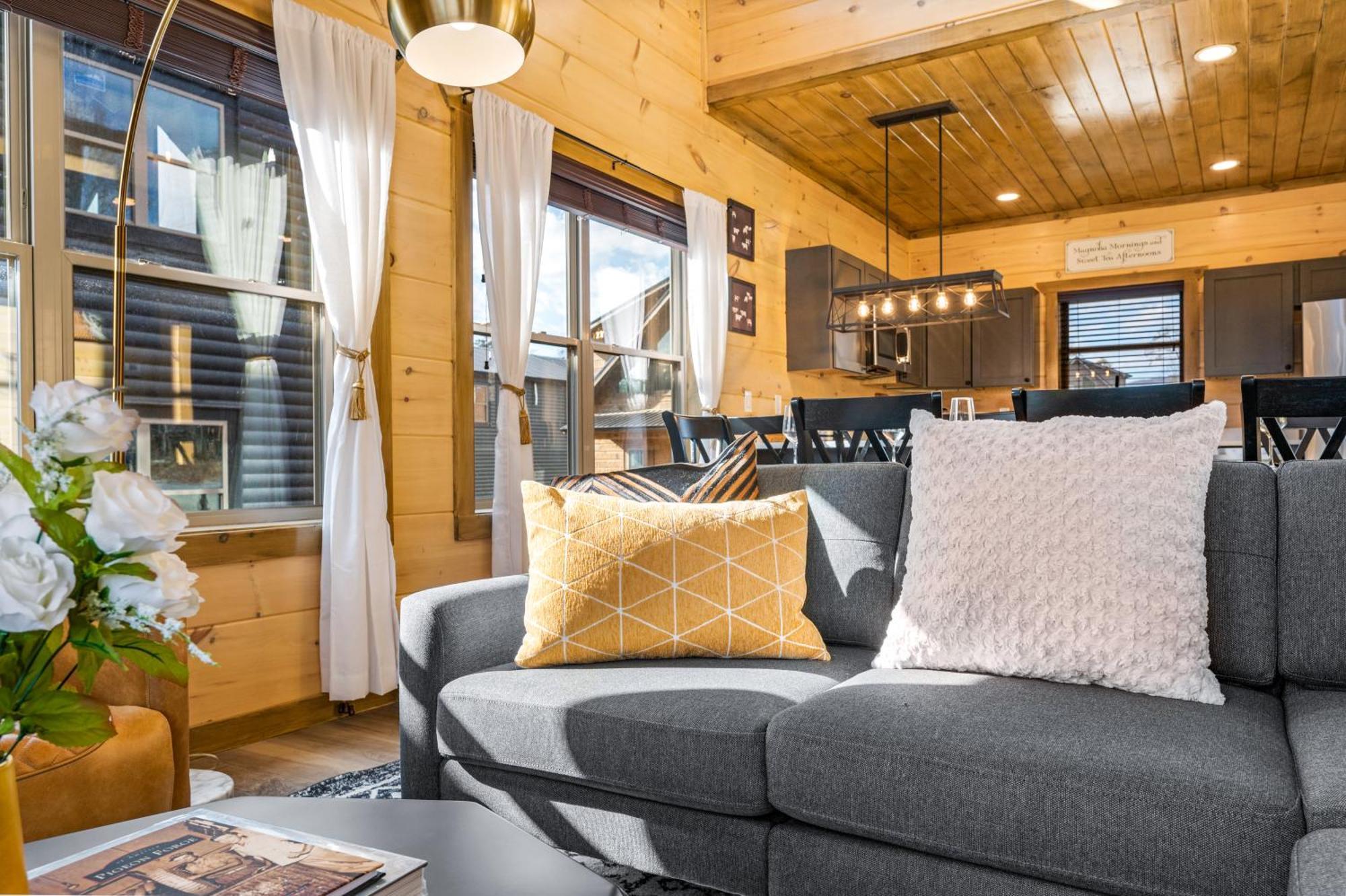 Smokiesboutiquecabins Would To Host At Our New Cabin! 3 King Suites, Indoor Pool, Game Room, Lounge With 75