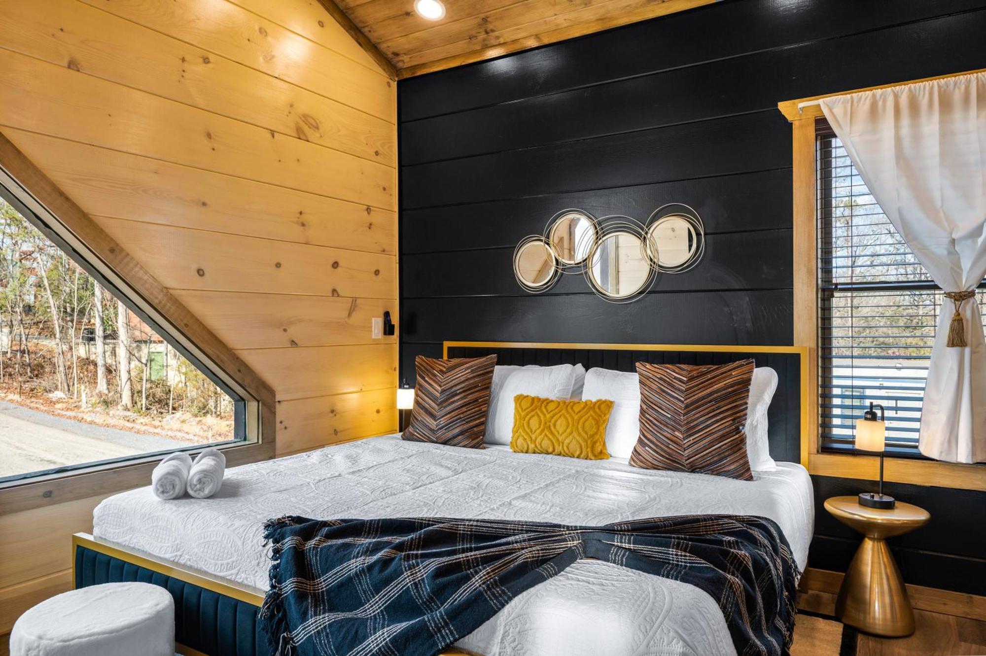 Smokiesboutiquecabins Would To Host At Our New Cabin! 3 King Suites, Indoor Pool, Game Room, Lounge With 75
