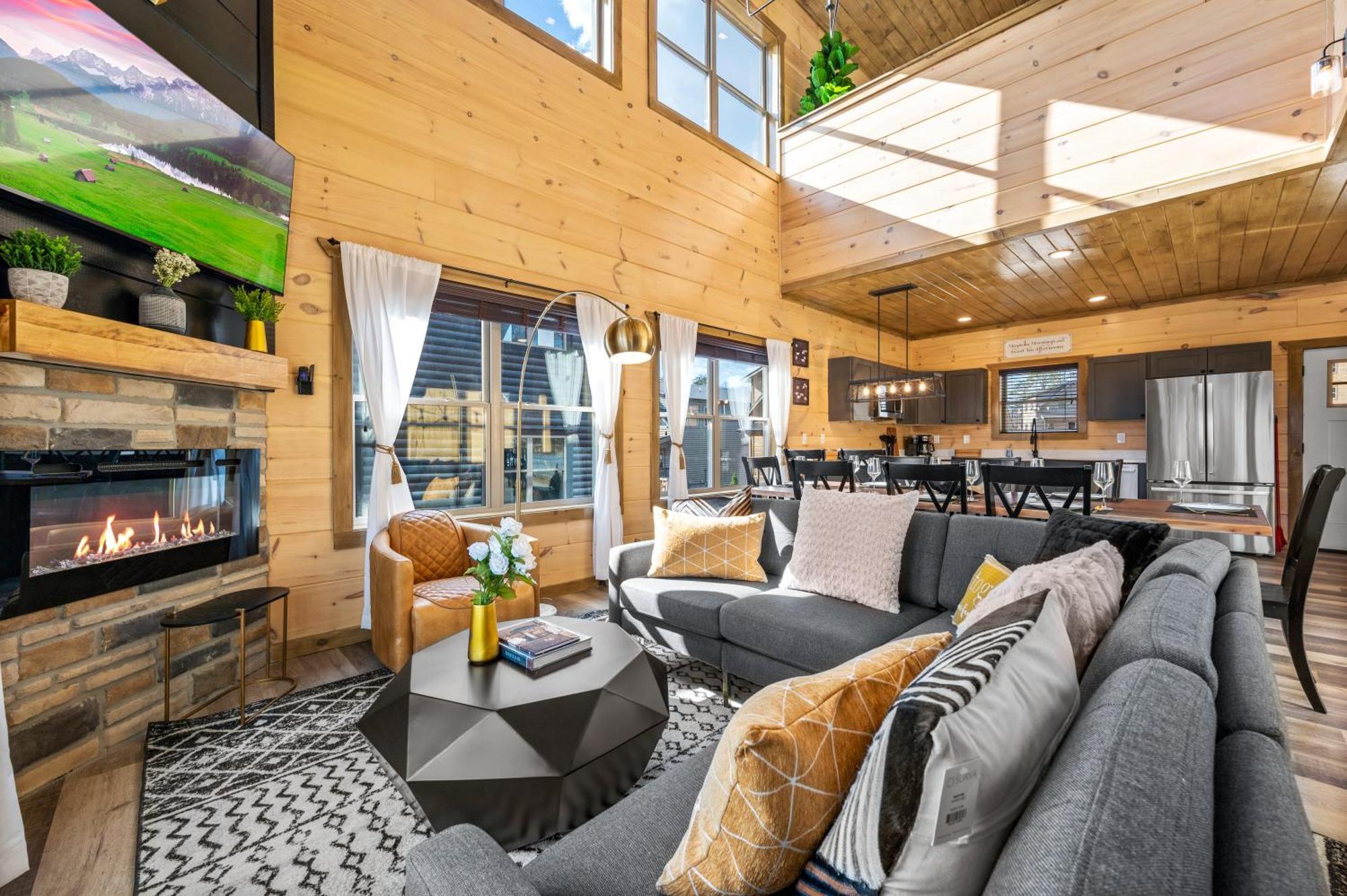 Holiday home Smokiesboutiquecabins Would To Host At Our New Cabin! 3 King Suites, Indoor Pool, Game Room, Lounge With 75