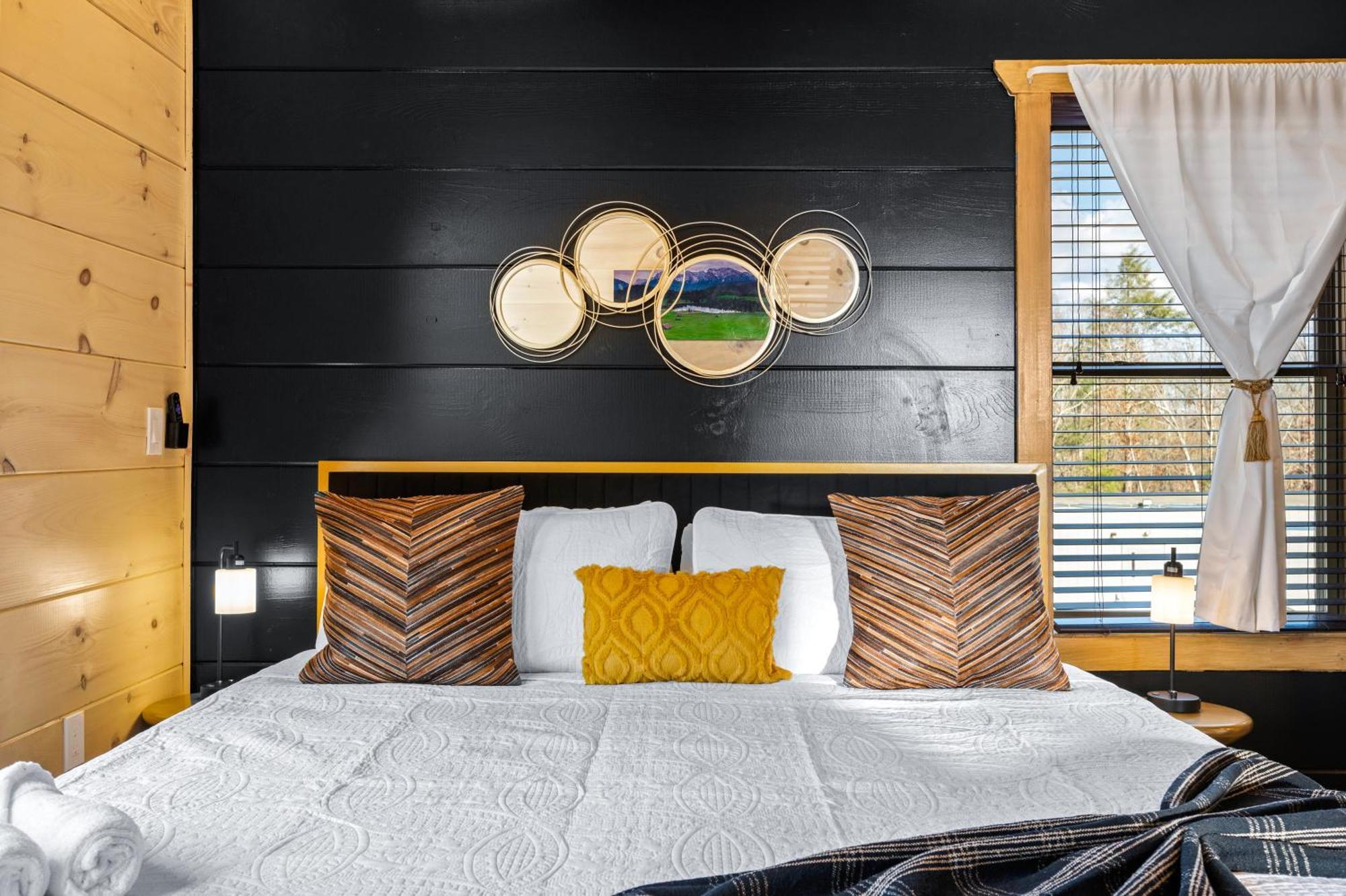 Holiday home Smokiesboutiquecabins Would To Host At Our New Cabin! 3 King Suites, Indoor Pool, Game Room, Lounge With 75