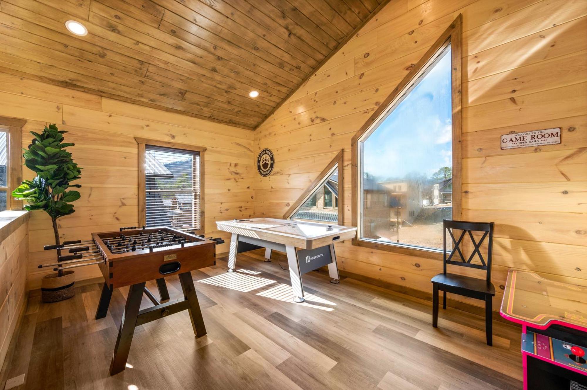 Smokiesboutiquecabins Would To Host At Our New Cabin! 3 King Suites, Indoor Pool, Game Room, Lounge With 75