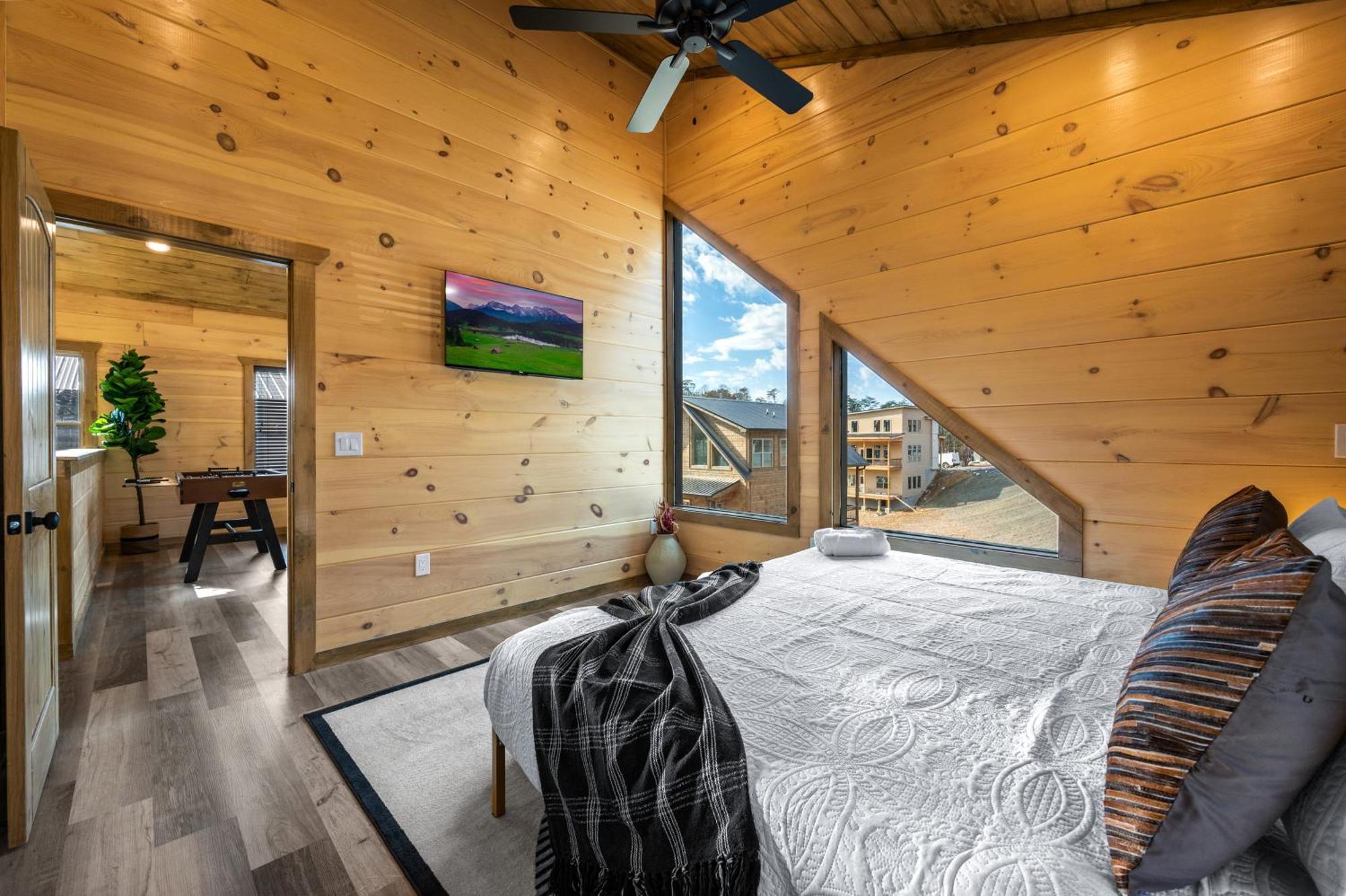 Smokiesboutiquecabins Would To Host At Our New Cabin! 3 King Suites, Indoor Pool, Game Room, Lounge With 75