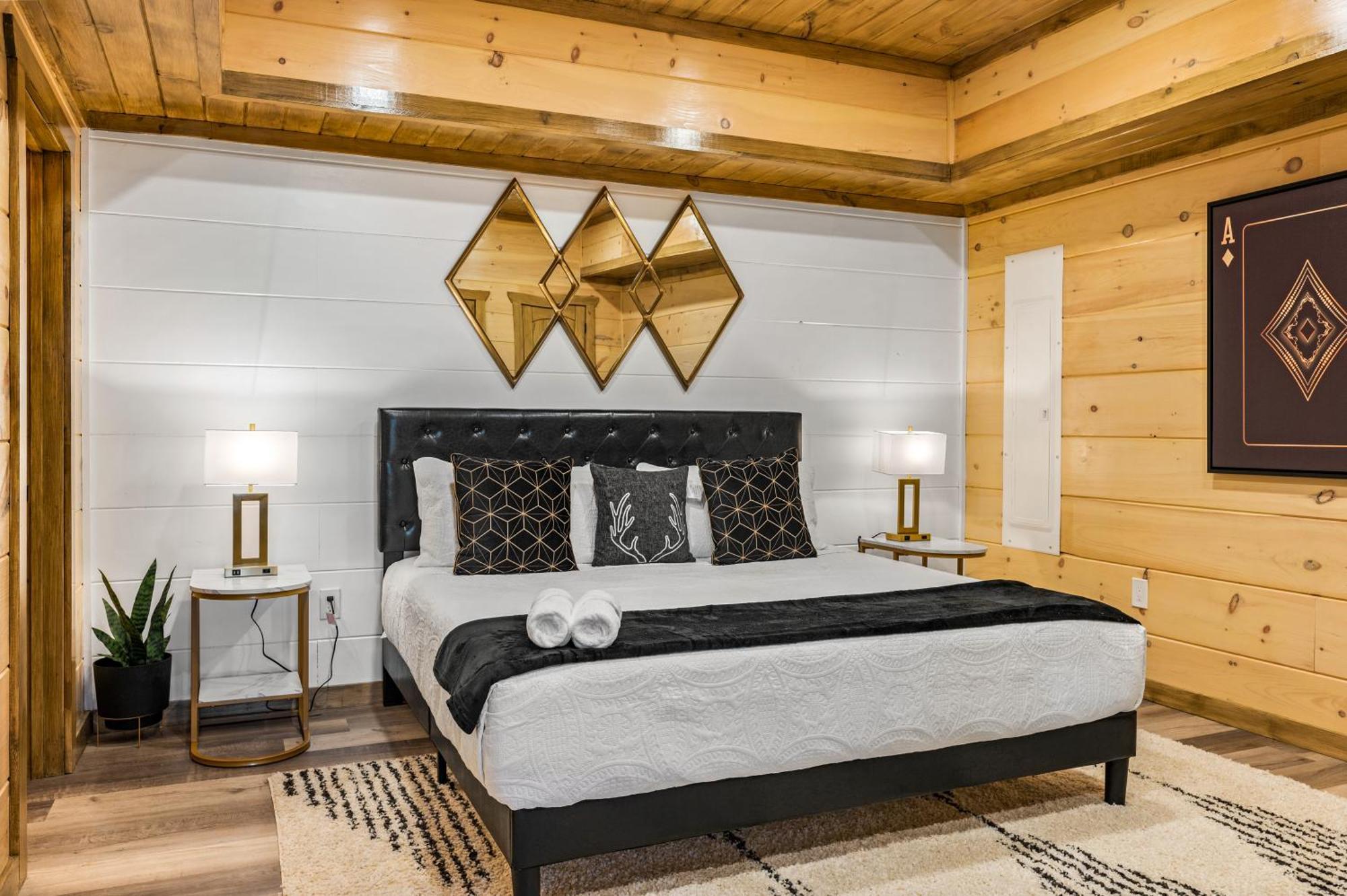 Holiday home Smokiesboutiquecabins Would To Host At Our New Cabin! 3 King Suites, Indoor Pool, Game Room, Lounge With 75