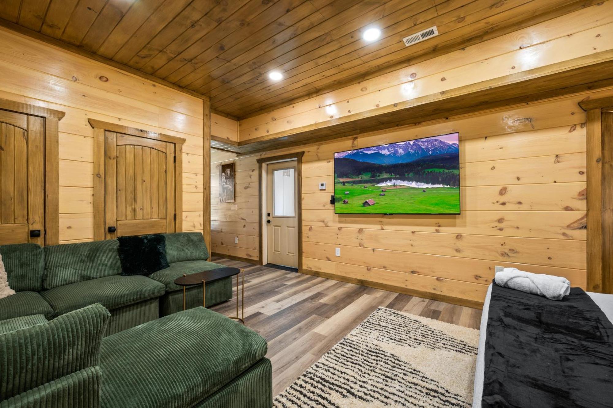 Smokiesboutiquecabins Would To Host At Our New Cabin! 3 King Suites, Indoor Pool, Game Room, Lounge With 75