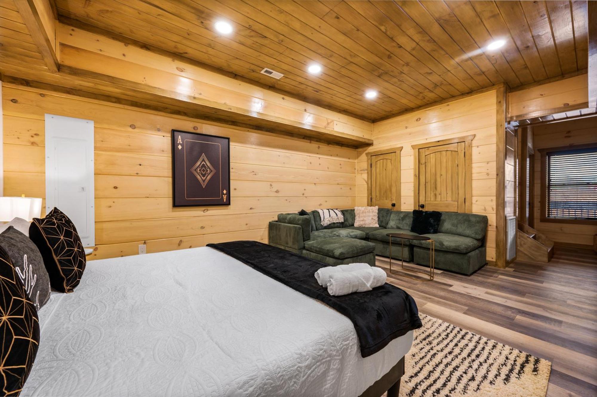Holiday home Smokiesboutiquecabins Would To Host At Our New Cabin! 3 King Suites, Indoor Pool, Game Room, Lounge With 75