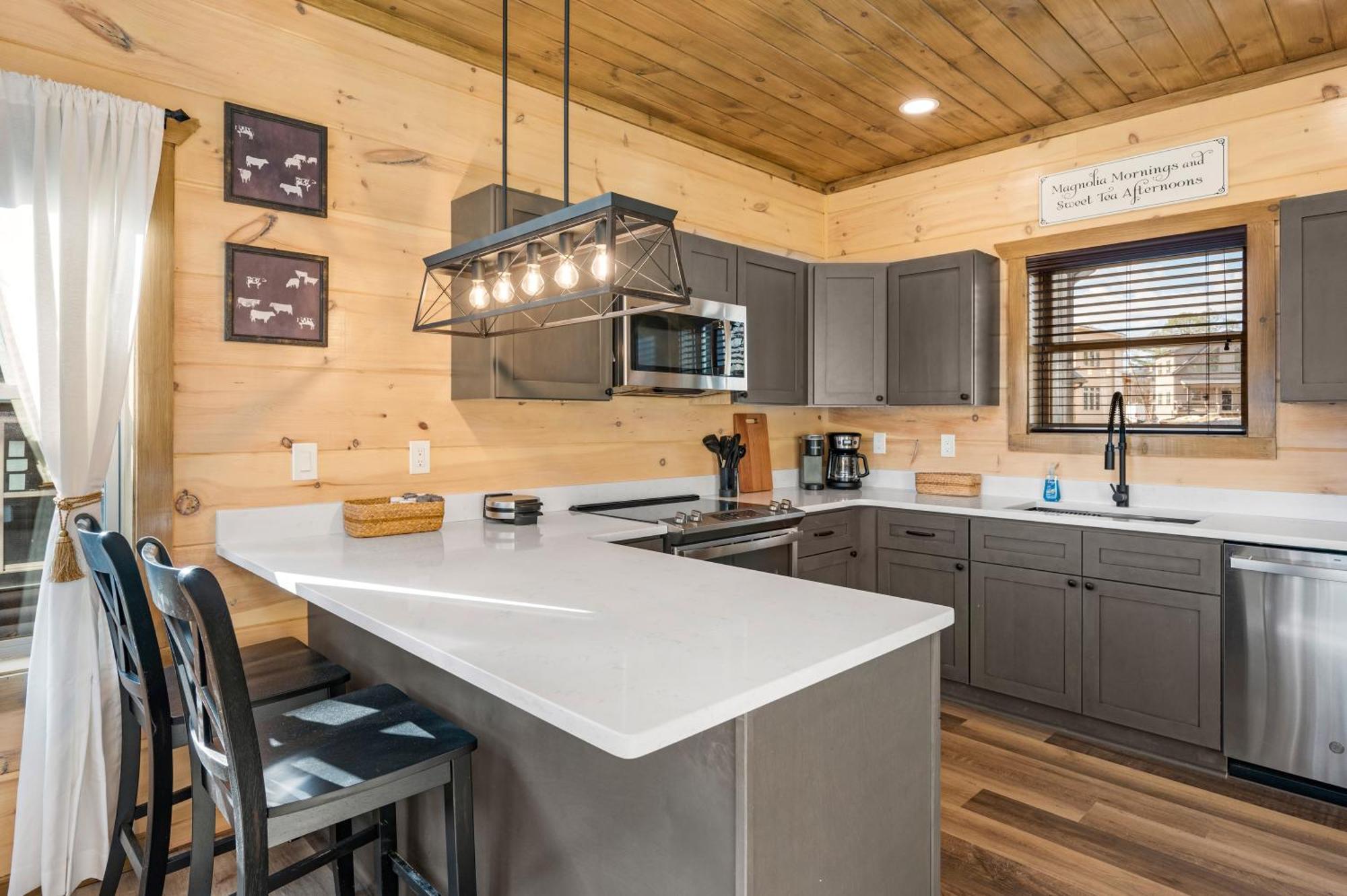 Holiday home Smokiesboutiquecabins Would To Host At Our New Cabin! 3 King Suites, Indoor Pool, Game Room, Lounge With 75