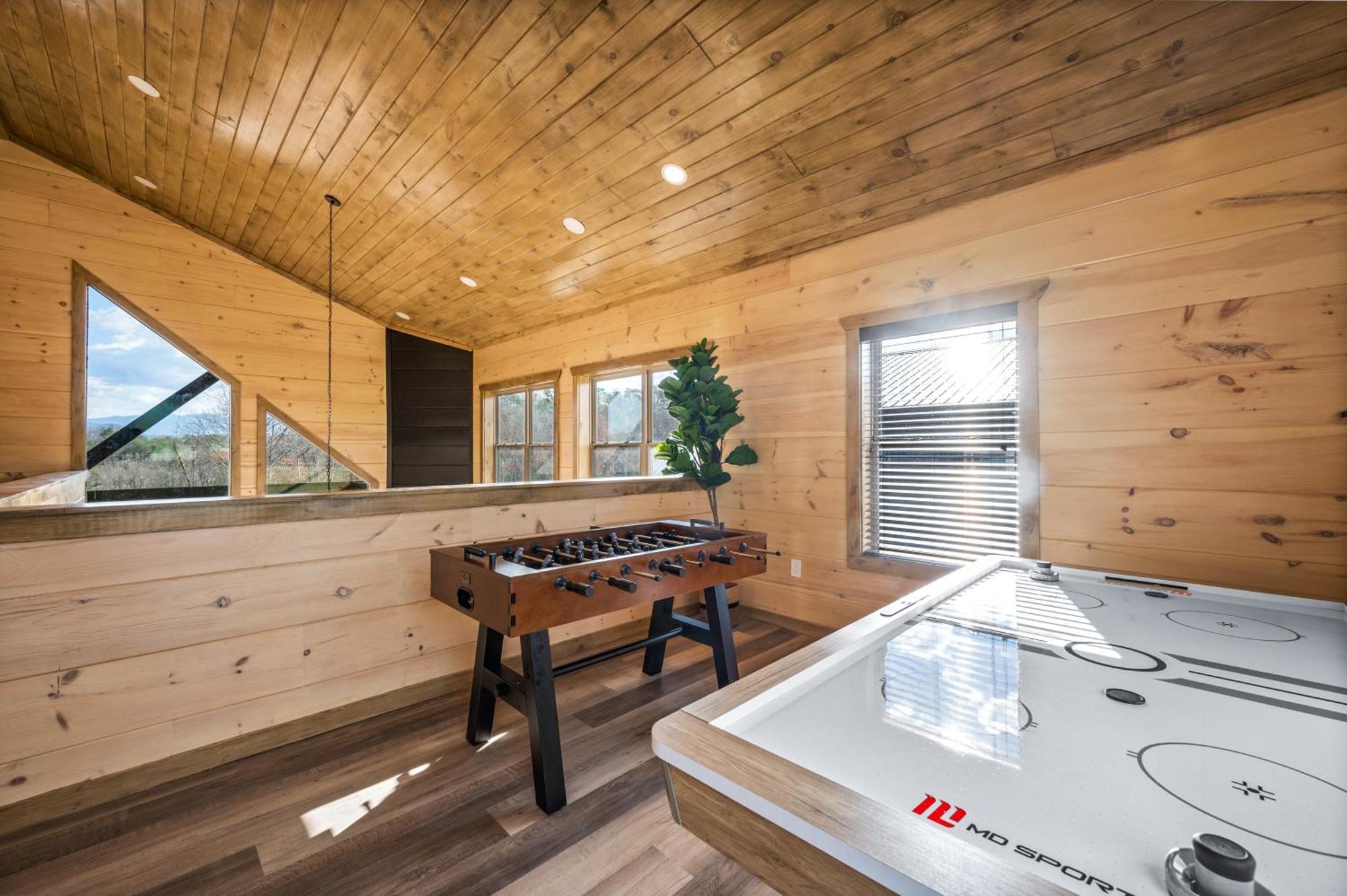 Holiday home Smokiesboutiquecabins Would To Host At Our New Cabin! 3 King Suites, Indoor Pool, Game Room, Lounge With 75